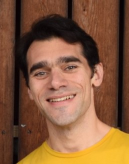 Dr Darius Köster